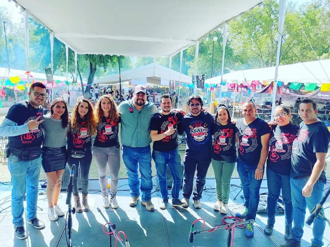 Vista de los múltiples stands gastronómicos del recinto